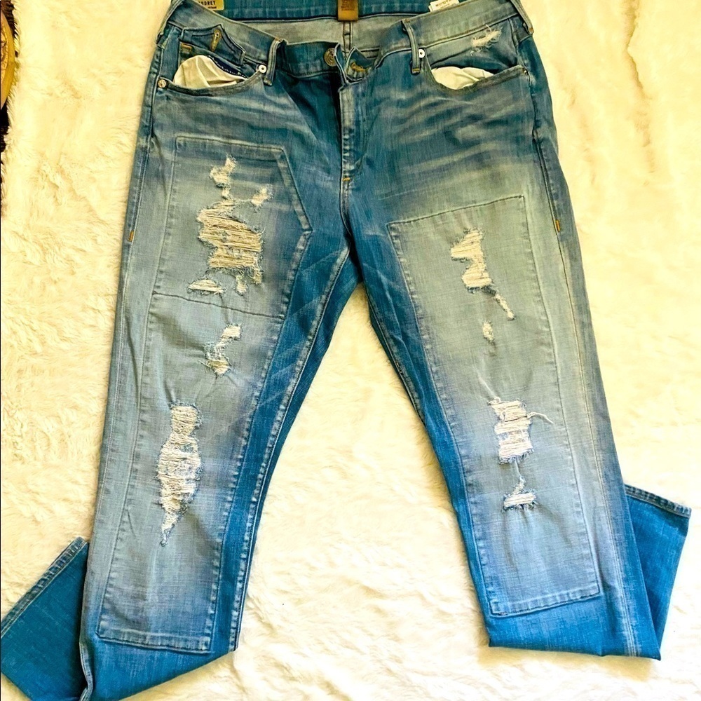 True Religion Jean Size 31 Gently Used. - Picture 2 of 6